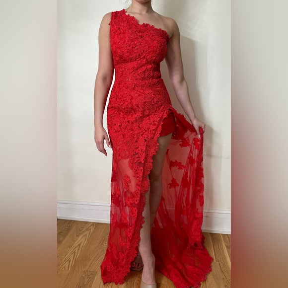 Gorgeous Sherri Hill Sheer Red Lace One-Shoulder Slit Prom Dress / Formal Dress - Picture 1 of 4